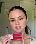 Selena_Gomez_s_Guide_to_the_Perfect_Cat_Eye___Beauty_Secrets___Vogue_-_YouTube_281080p29_mp40487.png