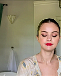 Selena_Gomez_s_Guide_to_the_Perfect_Cat_Eye___Beauty_Secrets___Vogue_-_YouTube_281080p29_mp40520.png