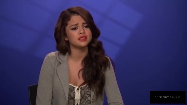 SELENA_GOMEZ_TALKS_ABOUT_BIEBER_AND_TAYLOR_SWIFT_136.jpg