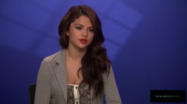 SELENA_GOMEZ_TALKS_ABOUT_BIEBER_AND_TAYLOR_SWIFT_212.jpg