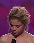 Selena_Gomez_Tearfully_Accepts_Woman_of_the_Year_Award_at_Billboard_s_Women_in_Music_2017_-_YouTube_28480p29_mp40134.png