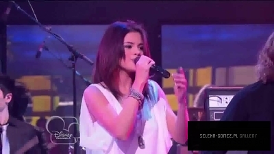 normal_Selena_Gomez_-_Who_says_-_So_Random_HD_159.jpg