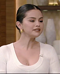 Selena_Gomez_Got_Stung_by_a_Bee_in_Hawaii_-_YouTube_28720p29_mp40232.png