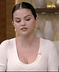 Selena_Gomez_Got_Stung_by_a_Bee_in_Hawaii_-_YouTube_28720p29_mp40240.png