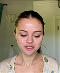 Selena_Gomez_s_Guide_to_the_Perfect_Cat_Eye___Beauty_Secrets___Vogue_-_YouTube_281080p29_mp40007.png