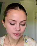 Selena_Gomez_s_Guide_to_the_Perfect_Cat_Eye___Beauty_Secrets___Vogue_-_YouTube_281080p29_mp40016.png