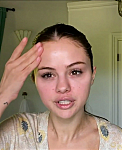 Selena_Gomez_s_Guide_to_the_Perfect_Cat_Eye___Beauty_Secrets___Vogue_-_YouTube_281080p29_mp40039.png