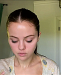 Selena_Gomez_s_Guide_to_the_Perfect_Cat_Eye___Beauty_Secrets___Vogue_-_YouTube_281080p29_mp40042.png