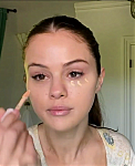 Selena_Gomez_s_Guide_to_the_Perfect_Cat_Eye___Beauty_Secrets___Vogue_-_YouTube_281080p29_mp40146.png