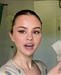 Selena_Gomez_s_Guide_to_the_Perfect_Cat_Eye___Beauty_Secrets___Vogue_-_YouTube_281080p29_mp40451.png