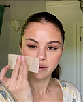 Selena_Gomez_s_Guide_to_the_Perfect_Cat_Eye___Beauty_Secrets___Vogue_-_YouTube_281080p29_mp40455.png