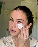 Selena_Gomez_s_Guide_to_the_Perfect_Cat_Eye___Beauty_Secrets___Vogue_-_YouTube_281080p29_mp40462.png