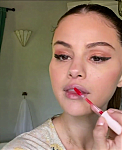Selena_Gomez_s_Guide_to_the_Perfect_Cat_Eye___Beauty_Secrets___Vogue_-_YouTube_281080p29_mp40496.png